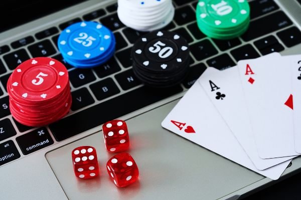 Ilustrasi promosi suit4d - bonus dan cashback untuk pemain Indonesia